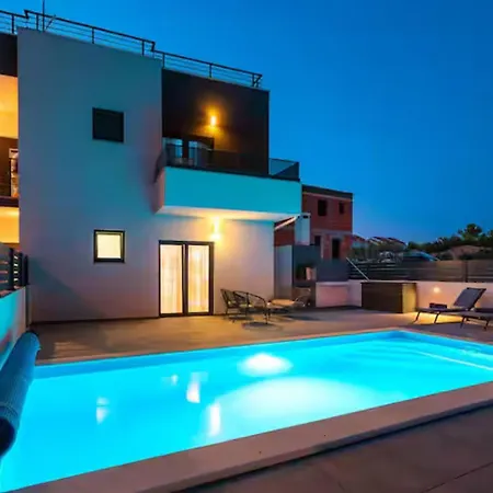Villa Lux
