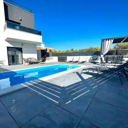 Lux Villa *